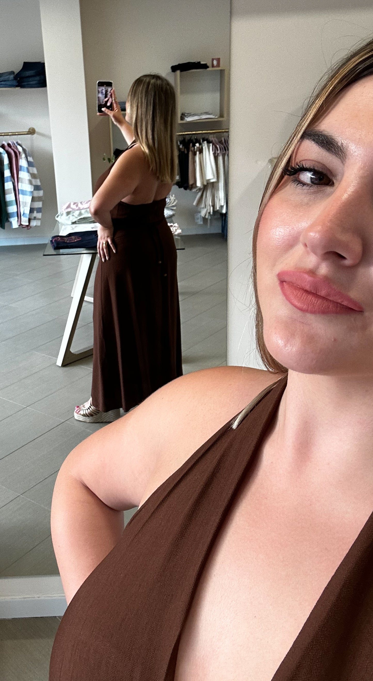 Vestido marrón espalda descubierta